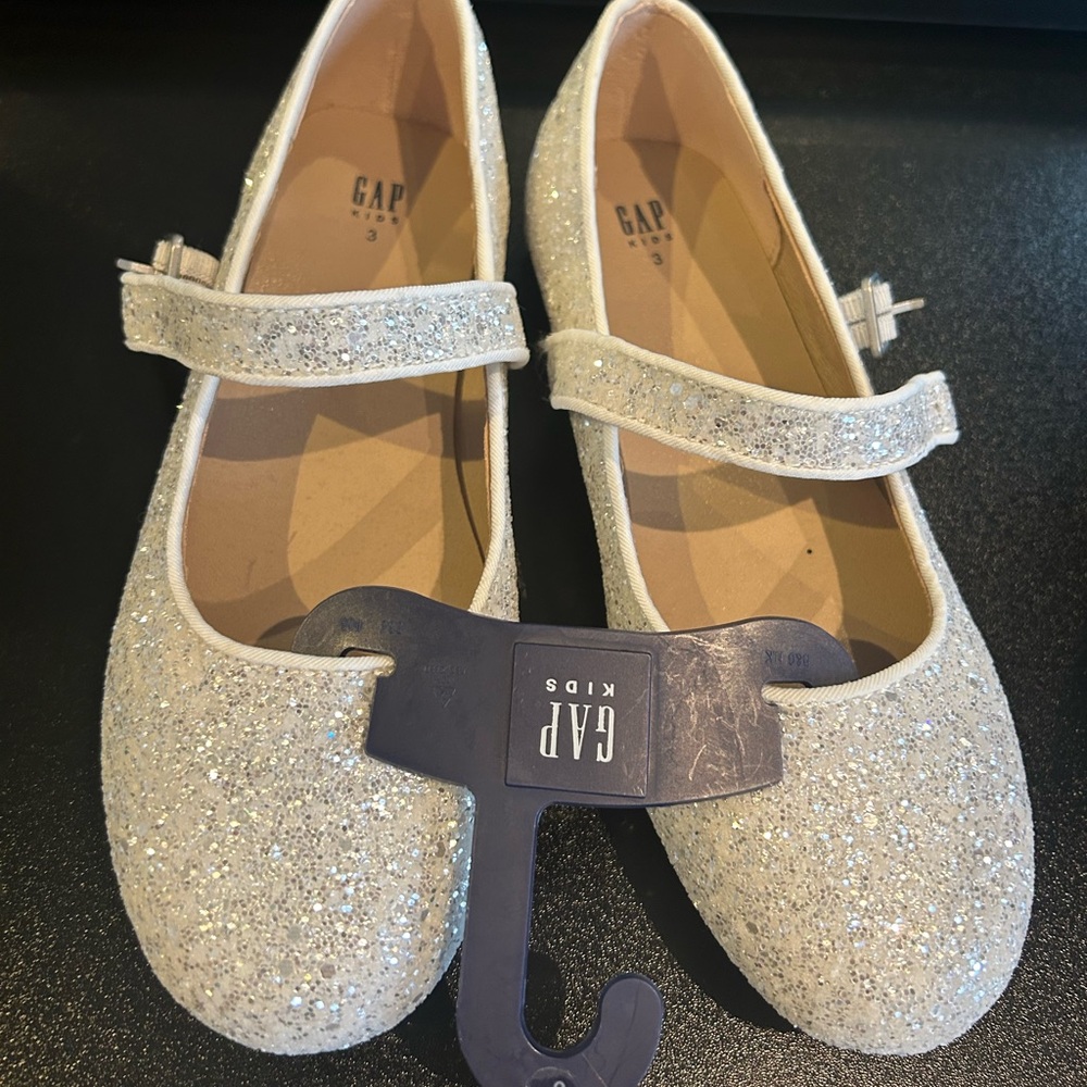 NWT Gap Girls Sparkling Mary Jane’s Size 3